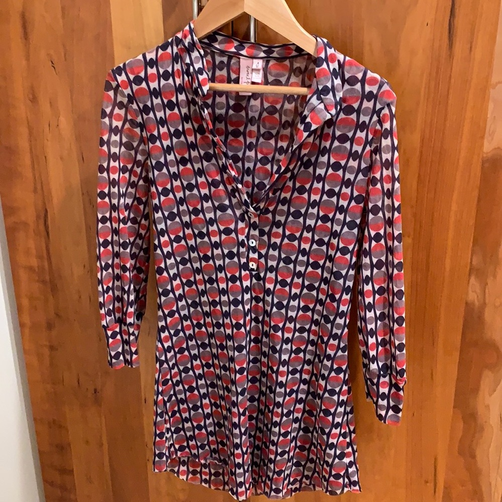 3/4 sleeve geometric patterned with Henley-style button front